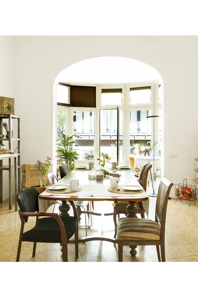 Pensión Bed and Breakfast de de 247m2 situado en el histórico edificio de las casas Ramon Almirall de Barcelona.