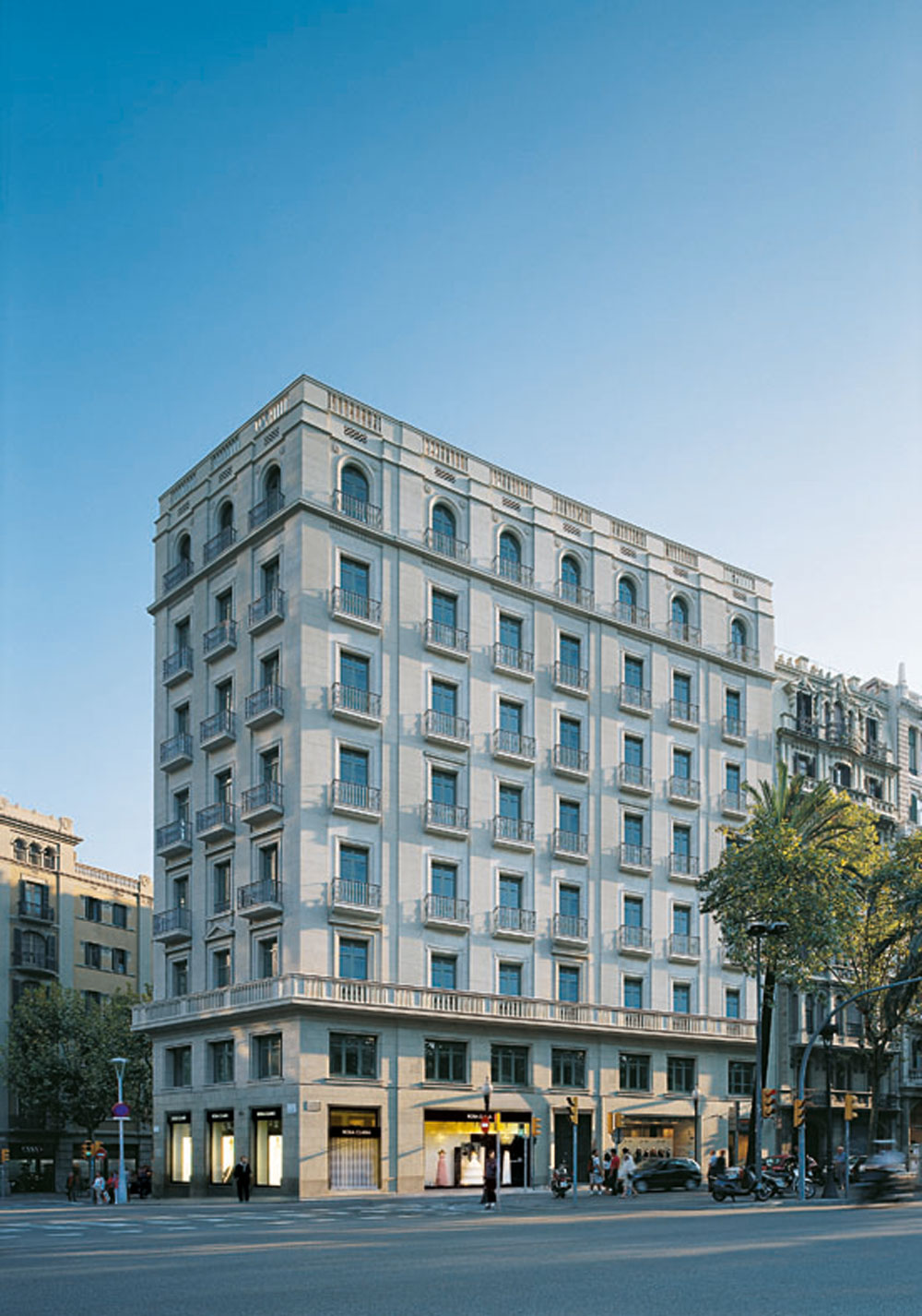 Edificio de oficinas en Diagonal propiedad de Colonial