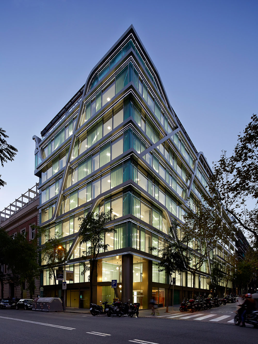 Edificio de colonial en travessera de Gràcia