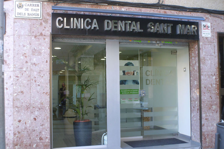 Entrada clínica dental Sant Mar