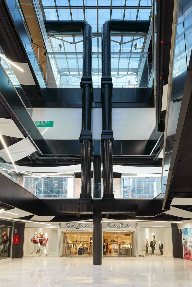 Interior centro comercial Paddock de Sabadell