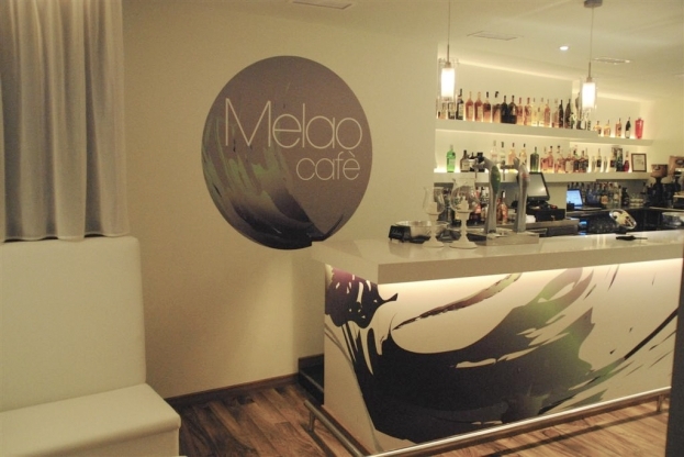 Interior del Melao Cafe de Santa Coloma de Gramenet